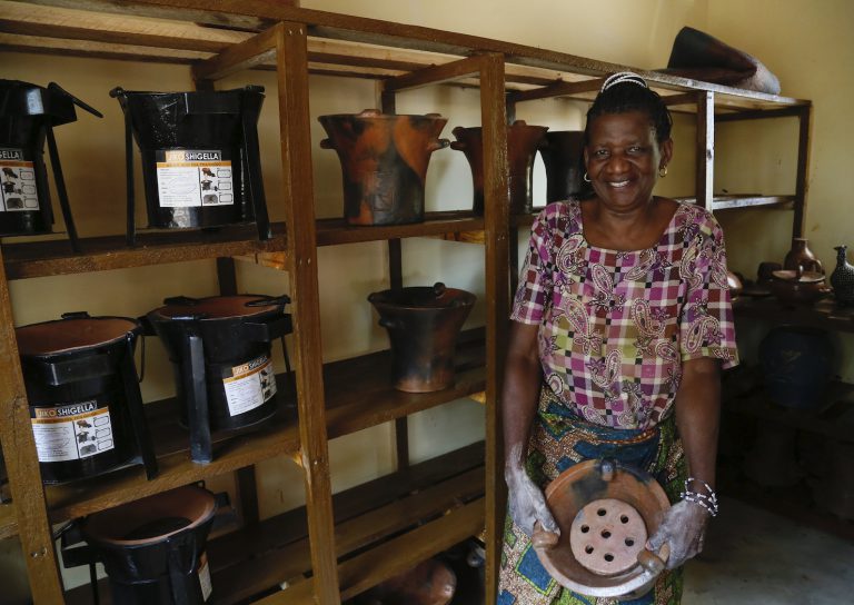 access-coalition-artisan-stove-maker-tanzania-1400px
